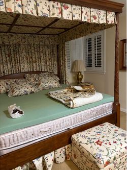 Four Poster Canopy Kingsize Bed and matching furniture