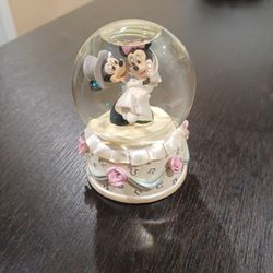 Disney Mickey & Minnie Mini Snow Globe