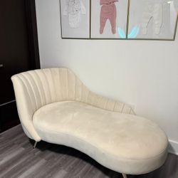 Moderno Sofá Modern | Contemporary Velvet Upholstered Chaise with Deep Channel Tufting and Rich Gold Stain