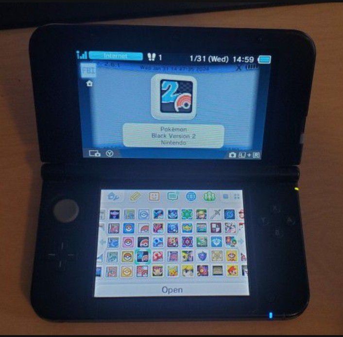 Nintendo 3DS Modded w/ 300 Games