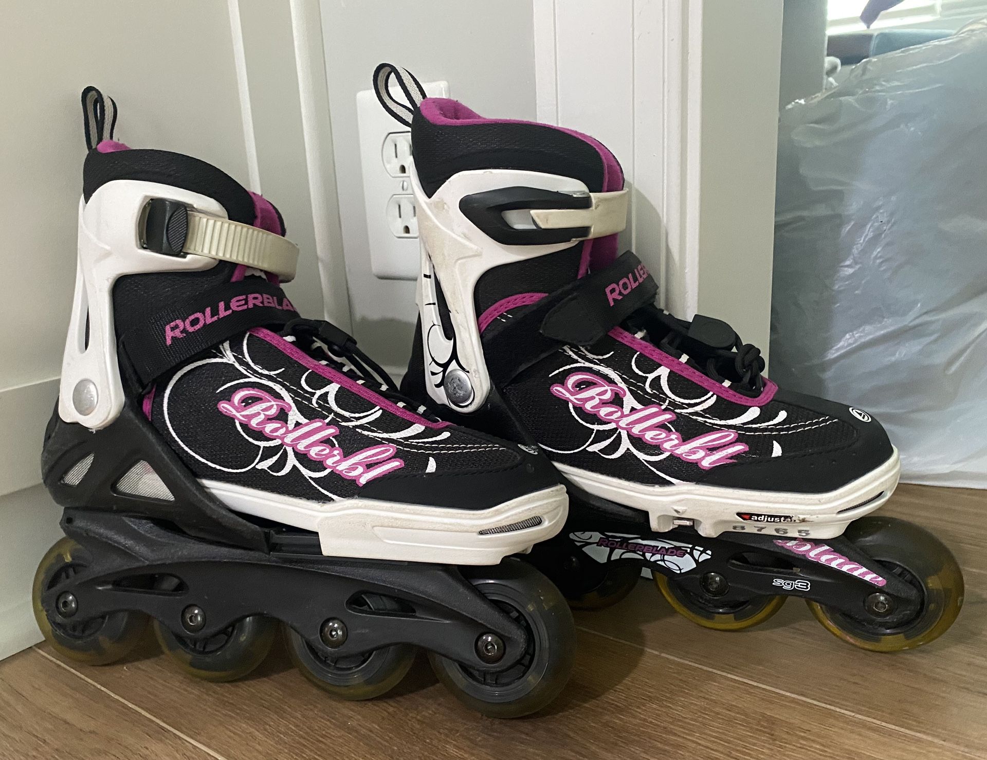 Rollerblade Spitfire XT-G Adjustable Sizes 5-8 In-line Skates. Like New Condition.