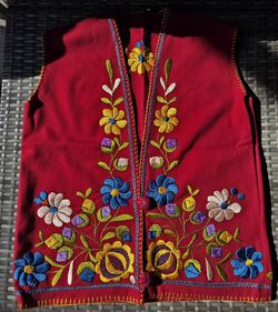Vtg Floral Embroidered Hungarian Folk Felted Wool Open Front Vest 17"x20"x24"