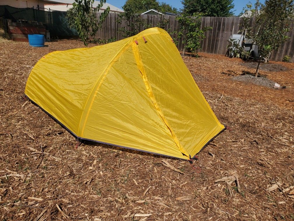 Mountain Cattle 2-person Backpacking Tent