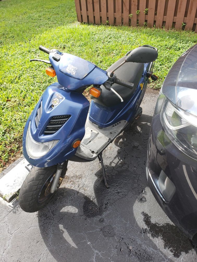 ETON BEAMER II MOPED SCOOTER 49CC for Sale in Miami, FL OfferUp