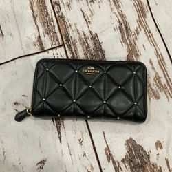COACH ACCORDION ZIP WITH STUDDED DIAMOND QUILTING WALLET