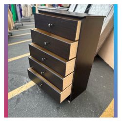 Dresser/ Five drawers dresser