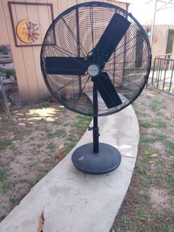 30" KING OF FANS BRAND INDUSTRIAL FAN WORKS EXCELLENT STRONG 1 SPEED