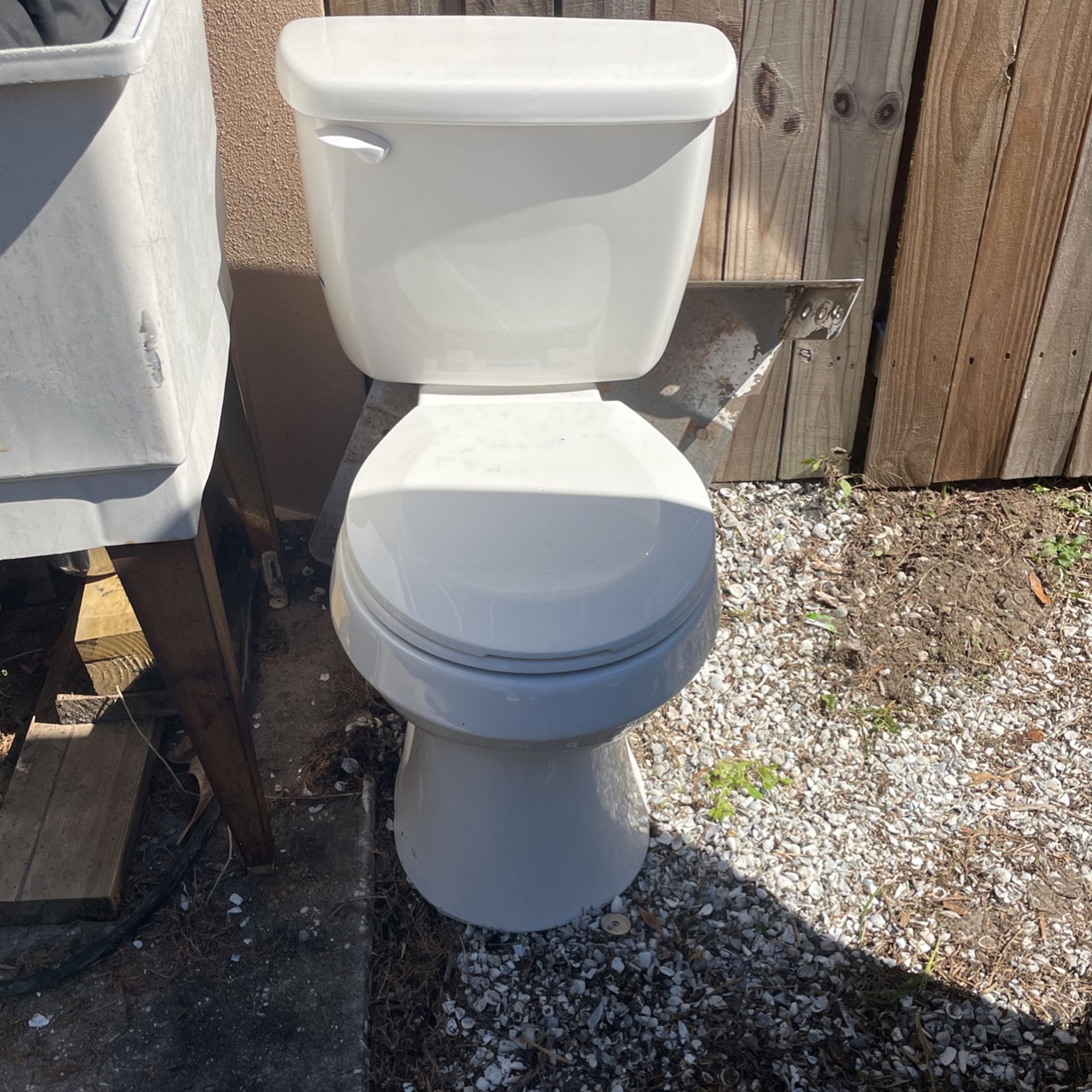 Aqua Source HET 1.28 Gpf / 4.8 Lpf White Toilet