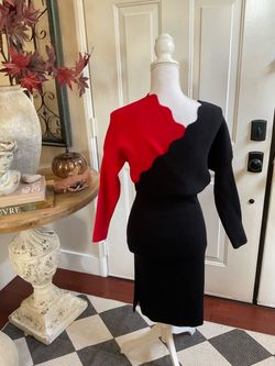 Black and red color-blocked Knit dress