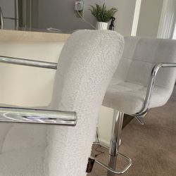 White bar stools 