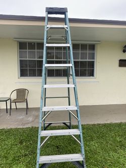 8’ Step Ladder 