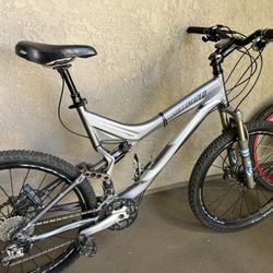 Specialized Stumpjumper Fsr Expert Mountain Bike. 