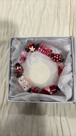 Cute “I Love You” bracelet stretchy.