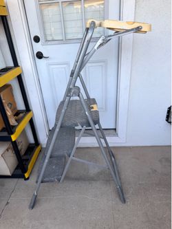 Cosco 3 step ladder with tray