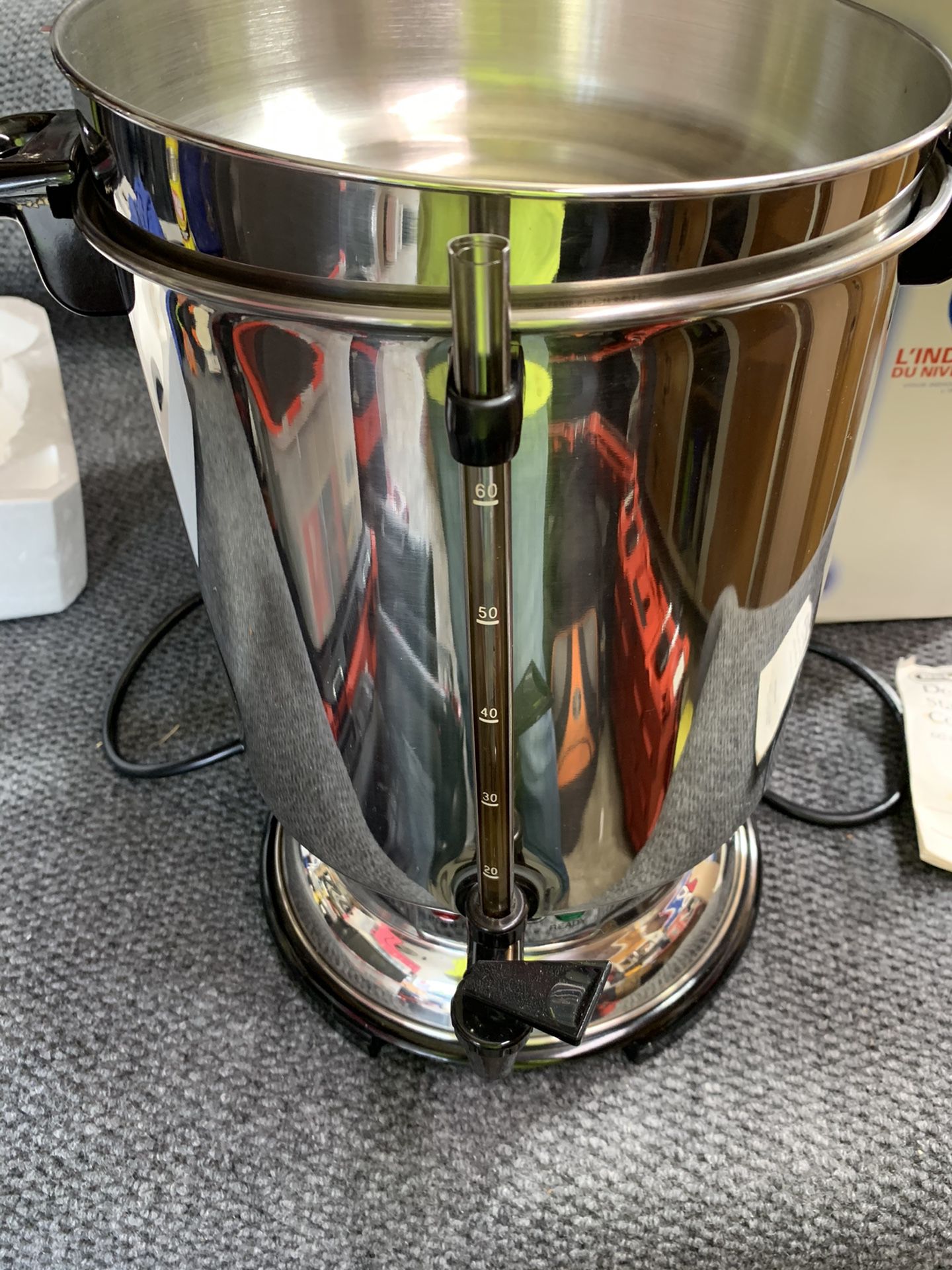 Stainless Steel DeLonghi 60 cup Coffee Urn, excellent condition.