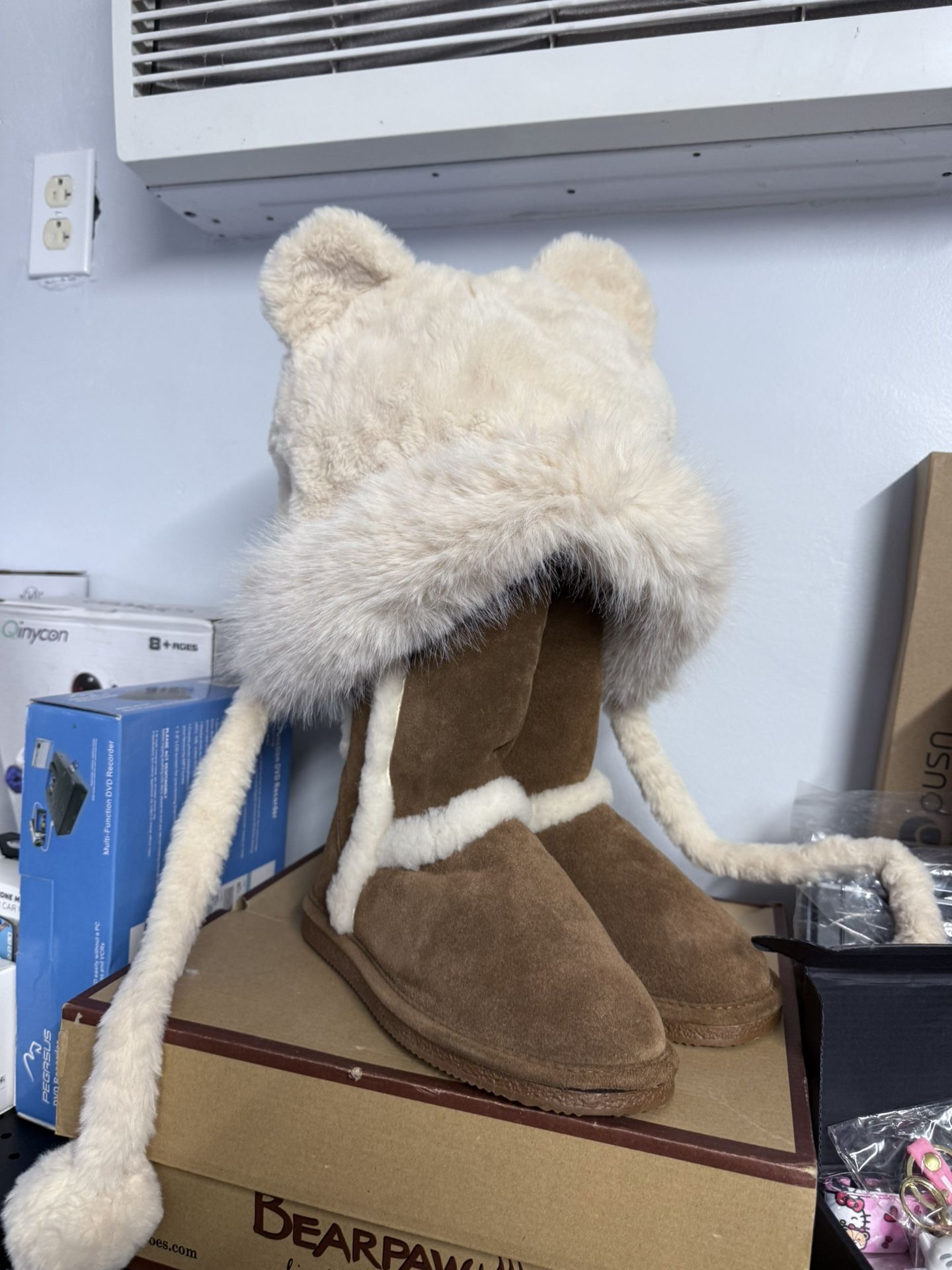 Size 8 Women Bearpaw