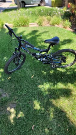 Black and blue hyper shocker 20" boys mountain bike