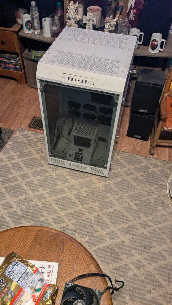 Thermaltake The Tower 900 Snow Edition E-ATX Super Tower PC Case