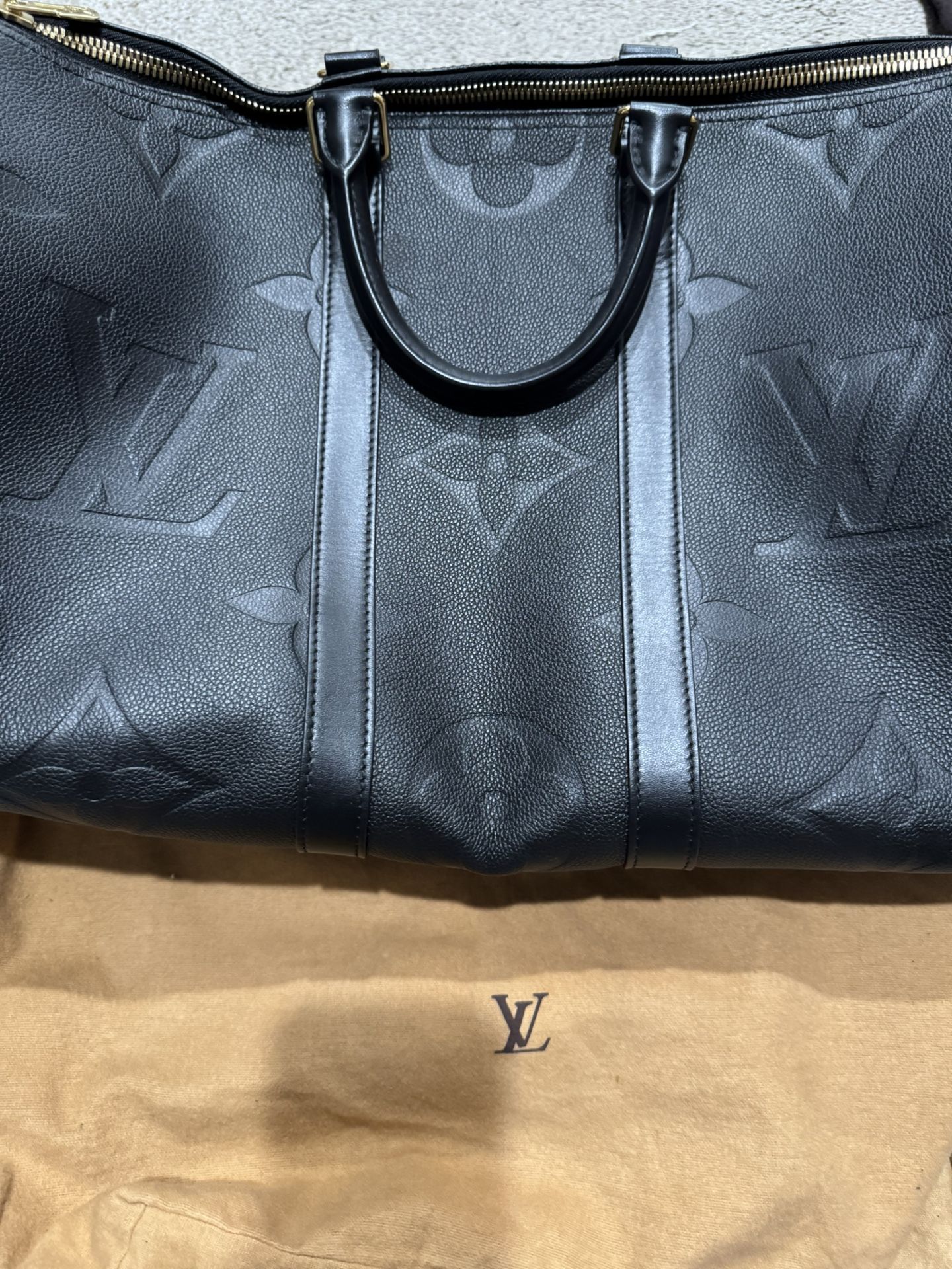 Louis Vuitton Keepal monogram Black