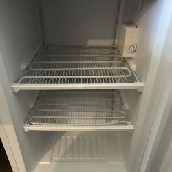 Magic Chef MCUF3W2  31”Freezer