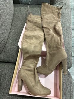 $7 Women Boots Size 8