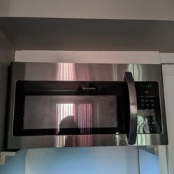 Whirlpool Overhead Microwave, lightly used.
