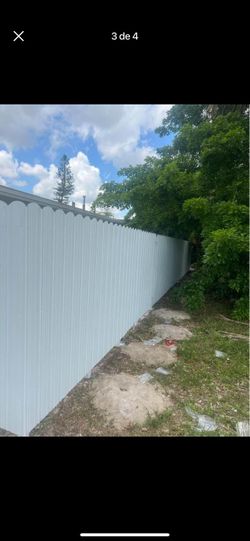 Fence And Gate. Cercas Y Portones