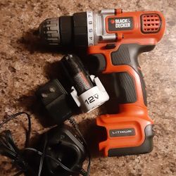 BLACK AND DECKER DRILL