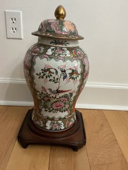 Oriental vase with cover
