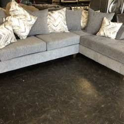 BRAND NEW SECTIONAL SOFA WITH ALL PILLOWS INCLUDED