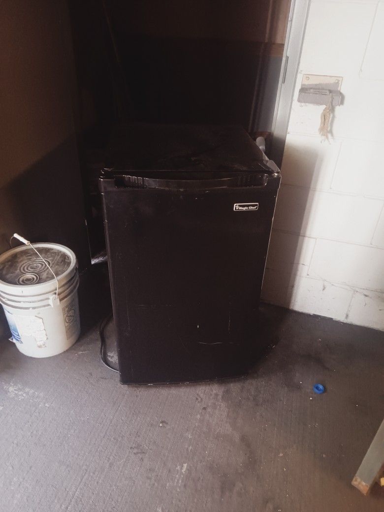 Magic Chef Mini Fridge