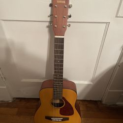 Yamaha JR-1 3/4 Acoustic Guitar With Gear Bag