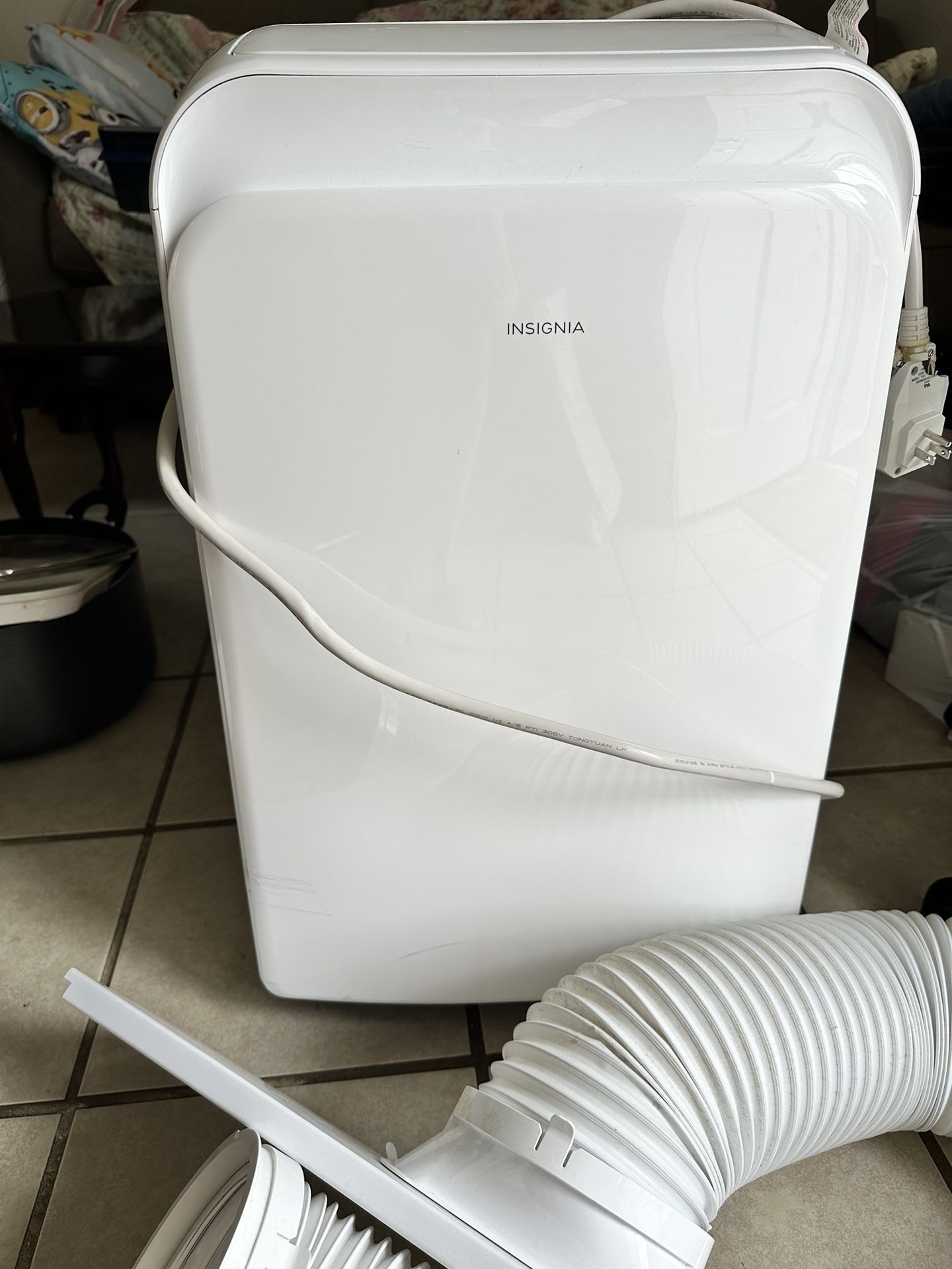 INSIGNIA NS-AC07PWH1 7000 BTU 300 Sq. Ft. Portable Air Conditioner White