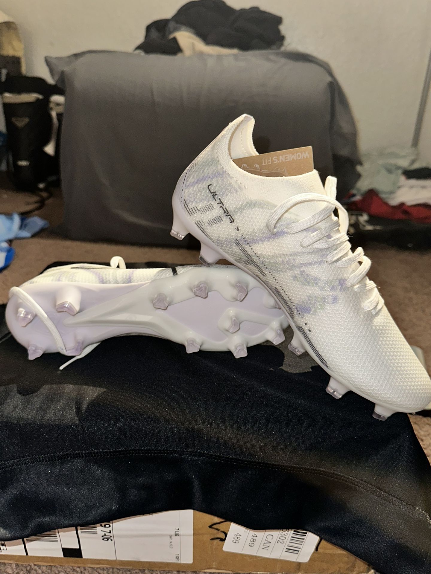 Selling Women’s Puma Ultras Size 6 Only Women’s