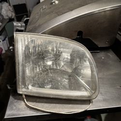 Toyota Sequoia Headlight (right) 