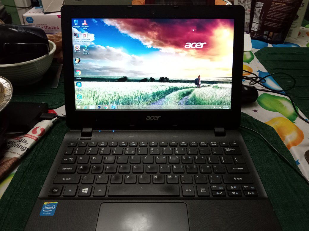 Acer Mini Windows 8 Laptop With Webcam And Fruity Loops 20 Producer Edition $240 FINAL PRICE NO OFFERS THX 