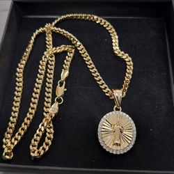 14K gold filled 4mm Cuban link chain and pendant