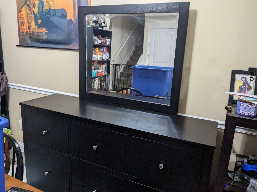 Dresser With Mirror, 6 Drawers