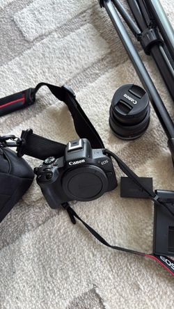 Canon EOS R50 Mirrorless Camera  18-45mm Lens Bundle — Like New