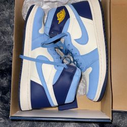 Women’s Air Jordan 1 Retro Hi-Og UNIVERSITY BLUE 10.5 
