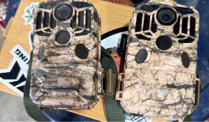 2x vanbar trail cams.