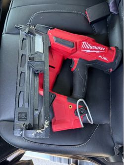 Milwaukee 16 gauge angled finish nailer