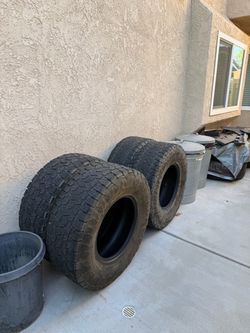 Set of 4 Toyo All-Terrain tires 35s for 17inch rims
