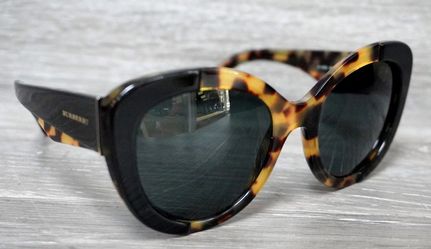 Gucci gg0053s 001 54mm oversize square black women sunglasses
