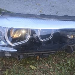 2019 BMW 530e Right Headlight