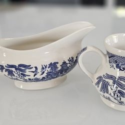 BLUE WILLOW GRAVY BOAT AND CREAMER