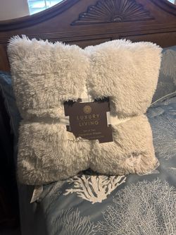 Decor Pillows ( New )