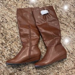 Atley Women Boots Size 5.5