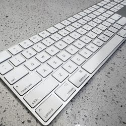 Apple Keyboard 