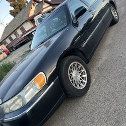 2001 Lincoln Town Car